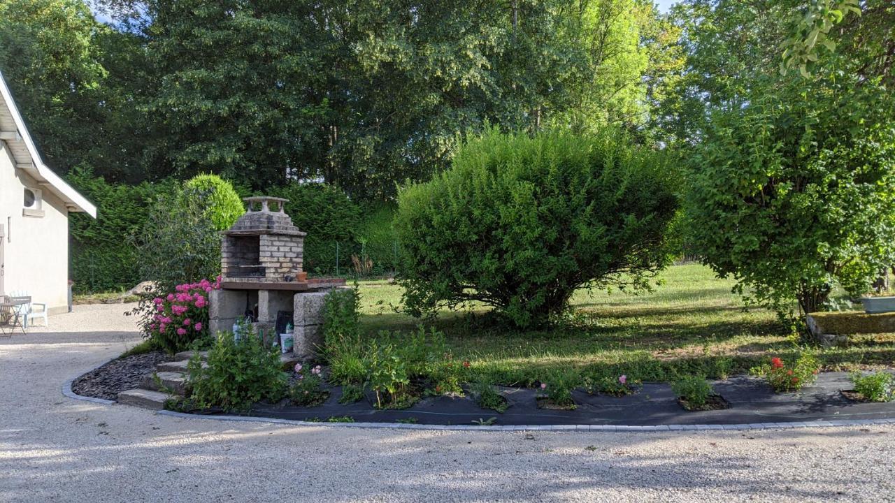 Au 157 - Locations Contrexéville Eksteriør bilde